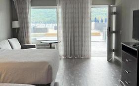 Georgian Lakeside Resort